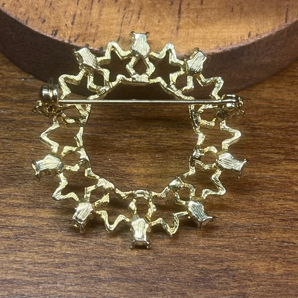 Vtg Gold Tone Star Wreath Rhinestone Circle Brooch Celestial Pin 1.5
